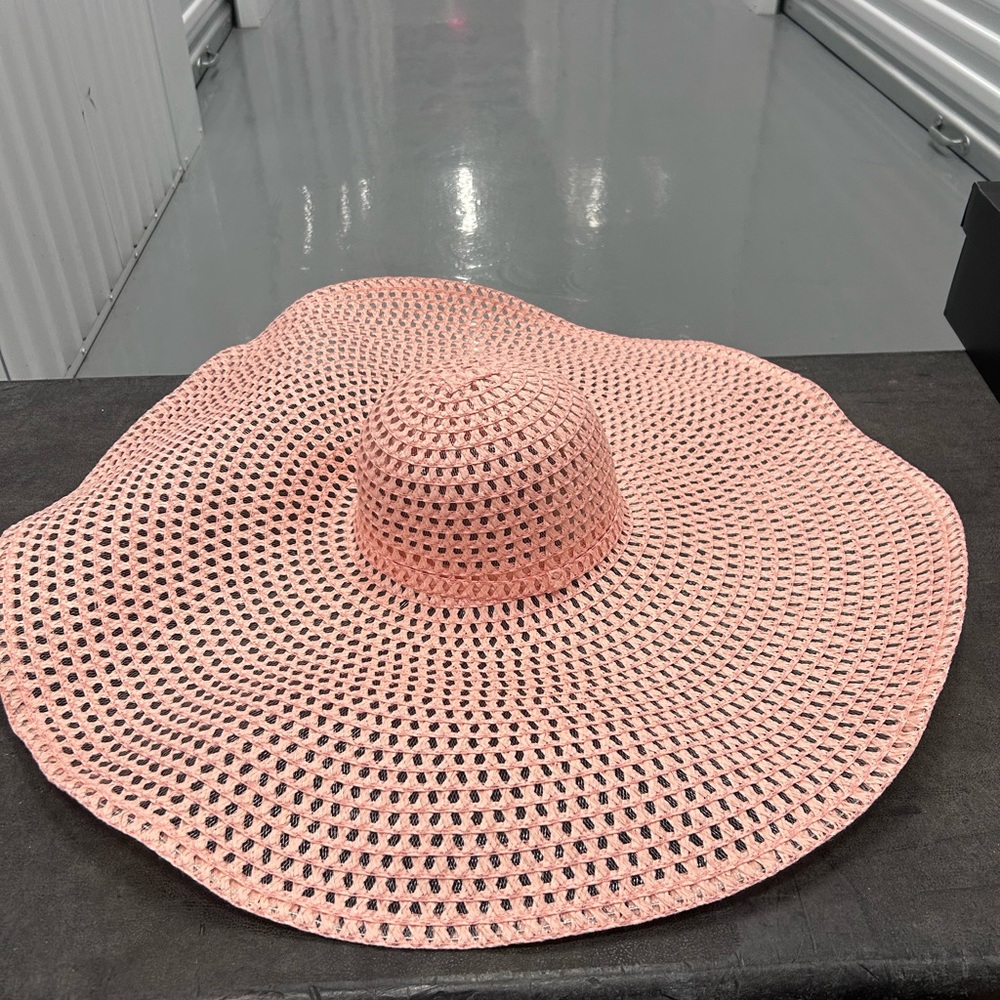 Light coral sun hat , never worn brand new
